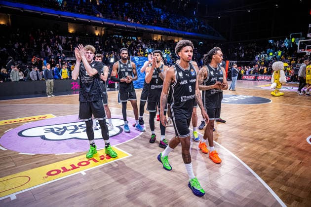 Basketball Berlin 25.01.2026 Saison 2025 2026 EasyCredit BBL 1. Bundesliga Männer, Herren Alba Berlin - BMA365 Bamberg Baskets niedergeschlagene Bamberger