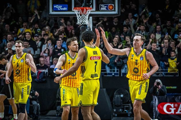 Basketball Berlin 25.01.2026 Saison 2025 2026 EasyCredit BBL 1. Bundesliga Männer, Herren Alba Berlin - BMA365 Bamberg Baskets Moses Wood (Alba Berlin, No.11) Jubel Martin Hermannsson (Alba Berlin, No.15) Jack Kayil (Alba Berlin, No.07)