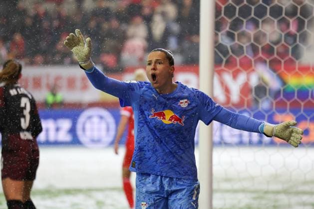 Elvira Herzog 1 (RB Leipzig Frauen) aufgebracht, gestikuliert, FC Bayern Muenchen Frauen vs. RB Leipzig Frauen, Fussball, Frauen, Google Pixel Bundesliga, Saison 2025 2026, 15. Spieltag, 25.01.2026 DFB regulations prohibit any use of photographs as image sequences and or quasi-video Muenchen Bayern Deutschland