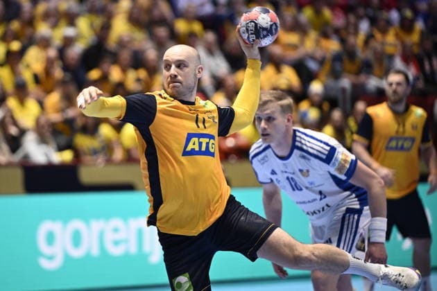 MALMÖ, SVERIGE 20260125 Sveriges Daniel Pettersson gör mal pa straff under matchen i mellanrundan i handbolls-EM mellan Island och Sverige i Malmö Arena, Malmö, Sverige, 25 januari, 2026. MALMÖ SVERIGE x50090x