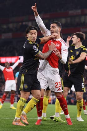 Arsenal v Manchester United, ManU 25 January 2026, London - Premier League Football - Arsenal v Manchester United - Mikel Merino of Arsenal receives the hand of Lisandro Martinez of Manchester United in his face as he reacts to scoring the equalising goal for Arsenal (2-2) - Photo: Jacques Feeney Offside. London UK Copyright: xJacquesxFeeneyx xOffsidexOffside