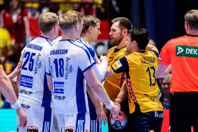 260125 Bjarki Mar Elisson of Iceland and Albin Lagergren of Sweden during the EHF European Handball Championship main round match between Iceland and Sweden on January 25, 2026 in Malmö. Photo: Petter Arvidson BILDBYRAN kod PA PA1138 handball handboll handball handbolls-em 2026 island iceland sverige sweden ehf european handball championship bbeng Copyright: PETTERxARVIDSON BB260125PA159