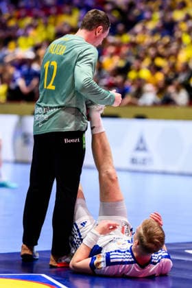 260125 Goalkeeper Andreas Palicka of Sweden and Ellidi Vidarsson of Iceland during the EHF European Handball Championship main round match between Iceland and Sweden on January 25, 2026 in Malmö. Photo: Petter Arvidson BILDBYRAN kod PA PA1138 handball handboll handball handbolls-em 2026 island iceland sverige sweden ehf european handball championship bbeng Copyright: PETTERxARVIDSON BB260125PA161