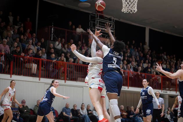 Nr 24 Lina Sontag und Nr.5 Khalis Cain- GiroLive Panthers Osnabrück 59:55 SYNTAINICS MBC - 1. DBBL 16. Spieltag 1DBBL Panthers gegen SYNTAINICS