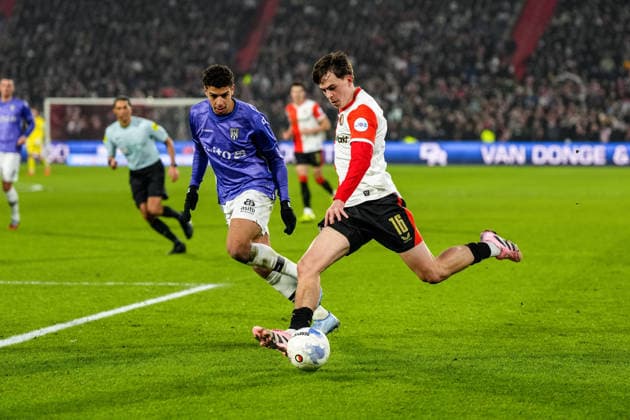 Eredivisie: Feyenoord Rotterdam v Heracles Almelo Rotterdam - Izu Onunta of Feyenoord, Leo Sauer of Feyenoord during the twentieth competition round of the 2025 2026 Eredivisie season. The match is set between Feyenoord Rotterdam and Heracles Almelo at Stadion Feijenoord De Kuip on 25 January 2026 in Rotterdam, The Netherlands. Copyright: xYannickxVerhoevenx