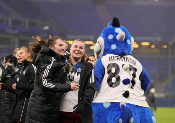 Foto : Jubel nach dem Schlußpfiff bei den Spielerinnen vom HSV , hier feiern Pauline MACHTENS und Svea STOLDT (HSV) Fussball Pixel Bundesliga der Frauen am So. 25.01.2026 15. Spieltag Hamburger SV - SGS Essen