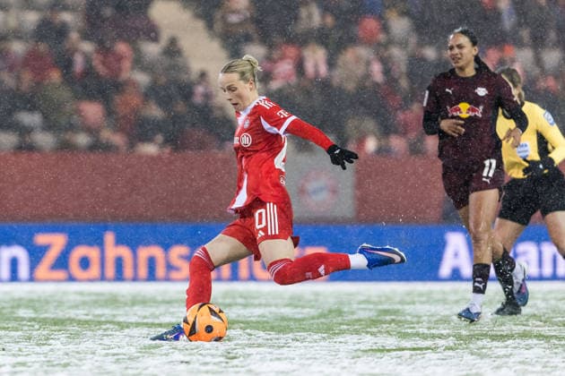 GOOGLE PIXEL Frauen Bundesliga: FC Bayern München - RB Leipzig; 25.01.2026 Franziska Kett (FC Bayern München, 20) schießt das 2:0 GOOGLE PIXEL Frauen Bundesliga, FC Bayern München - RB Leipzig, München, FC Bayern Campus am 25.01.2026 DFB REGULATIONS PROHIBIT ANY USE OF PHOTOGRAPHS AS IMAGE SEQUENCES AND OR QUASI-VIDEO. Copyright: xBEAUTIFULxSPORTS Wunderlx