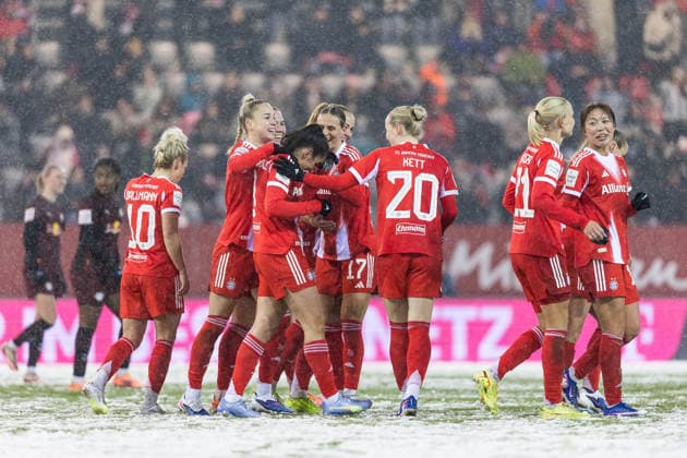 GOOGLE PIXEL Frauen Bundesliga: FC Bayern München - RB Leipzig; 25.01.2026 Jubel zum 3:0 durch Jovana Damnjanovic (FC Bayern München, 9), Tor, Torjubel GOOGLE PIXEL Frauen Bundesliga, FC Bayern München - RB Leipzig, München, FC Bayern Campus am 25.01.2026 DFB REGULATIONS PROHIBIT ANY USE OF PHOTOGRAPHS AS IMAGE SEQUENCES AND OR QUASI-VIDEO. Copyright: xBEAUTIFULxSPORTS Wunderlx