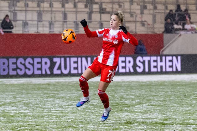 Klara Buehl (FC Bayern Muenchen Frauen, 17) GER, FC Bayern Muenchen Frauen vs. RB Leipzig, Fussball, Google Pixel Frauen-Bundesliga, 15. Spieltag, Saison 2025 2026, 25.01.2026. (DFL DFB REGULATIONS PROHIBIT ANY USE OF PHOTOGRAPHS as IMAGE SEQUENCES and or QUASI-VIDEO). GER, FC Bayern Muenchen Frauen vs. RB Leipzig, Fussball, Google Pixel Frauen-Bundesliga, 15. Spieltag, Saison 2025 2026, 25.01.2026. Muenchen Copyright: xEibner-Pressefoto HeikexFeinerx EP_HFR
