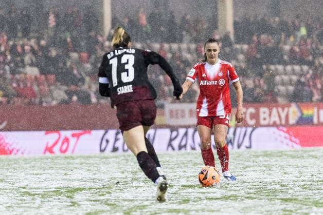 GOOGLE PIXEL Frauen Bundesliga: FC Bayern München - RB Leipzig; 25.01.2026 Zweikampf Sandra Starke (RB Leipzig, 13), Georgia Stanway (FC Bayern München, 31) GOOGLE PIXEL Frauen Bundesliga, FC Bayern München - RB Leipzig, München, FC Bayern Campus am 25.01.2026 DFB REGULATIONS PROHIBIT ANY USE OF PHOTOGRAPHS AS IMAGE SEQUENCES AND OR QUASI-VIDEO. Copyright: xBEAUTIFULxSPORTS Wunderlx