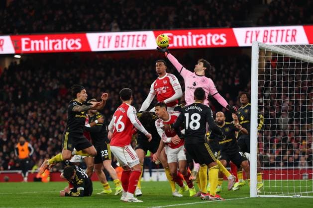 Senne Lammens of Manchester United, ManU clears the ball - Arsenal v Manchester United, Premier League, Emirates Stadium, London, UK - 25th January 2026 Editorial Use Only - DataCo restrictions apply Arsenal v Manchester United, Premier League, Football, Emirates Stadium, London, UK - 25 Jan 2026London Emirates Stadium United Kingdom EDITORIAL USE ONLY No use with unauthorised audio, video, data, fixture lists, club league logos or live services. Online in-match use limited to 120 images, no video emulation. No use in betting, games or single club league player publications. Copyright: xMDI Shutterstockx 16429400z