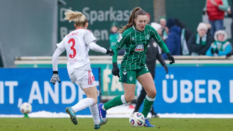 v.li.: Fany Proniez (1. FC Nürnberg, 3) und Mara Alber (SV Werder Bremen, 37) im Zweikampf, Duell, Dynamik, Aktion, Action, Spielszene, DIE DFB-RICHTLINIEN UNTERSAGEN JEGLICHE NUTZUNG VON FOTOS ALS SEQUENZBILDER UND ODER VIDEOÄHNLICHE FOTOSTRECKEN. DFB REGULATIONS PROHIBIT ANY USE OF PHOTOGRAPHS AS IMAGE SEQUENCES AND OR QUASI-VIDEO., 25.01.2026, (), Fussball, Google Pixel Frauen-Bundesliga, SV Werder Bremen - 1. FC Nürnberg