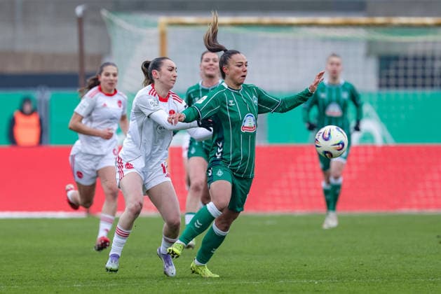 v.li.: Lara Meroni (1. FC Nürnberg, 11) und Maja Sternad (SV Werder Bremen, 11) im Zweikampf, Duell, Dynamik, Aktion, Action, Spielszene, DIE DFB-RICHTLINIEN UNTERSAGEN JEGLICHE NUTZUNG VON FOTOS ALS SEQUENZBILDER UND ODER VIDEOÄHNLICHE FOTOSTRECKEN. DFB REGULATIONS PROHIBIT ANY USE OF PHOTOGRAPHS AS IMAGE SEQUENCES AND OR QUASI-VIDEO., 25.01.2026, (), Fussball, Google Pixel Frauen-Bundesliga, SV Werder Bremen - 1. FC Nürnberg
