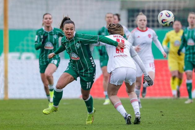 v.li.: Maja Sternad (SV Werder Bremen, 11) und Lara Meroni (1. FC Nürnberg, 11) im Zweikampf, Duell, Dynamik, Aktion, Action, Spielszene, DIE DFB-RICHTLINIEN UNTERSAGEN JEGLICHE NUTZUNG VON FOTOS ALS SEQUENZBILDER UND ODER VIDEOÄHNLICHE FOTOSTRECKEN. DFB REGULATIONS PROHIBIT ANY USE OF PHOTOGRAPHS AS IMAGE SEQUENCES AND OR QUASI-VIDEO., 25.01.2026, (), Fussball, Google Pixel Frauen-Bundesliga, SV Werder Bremen - 1. FC Nürnberg