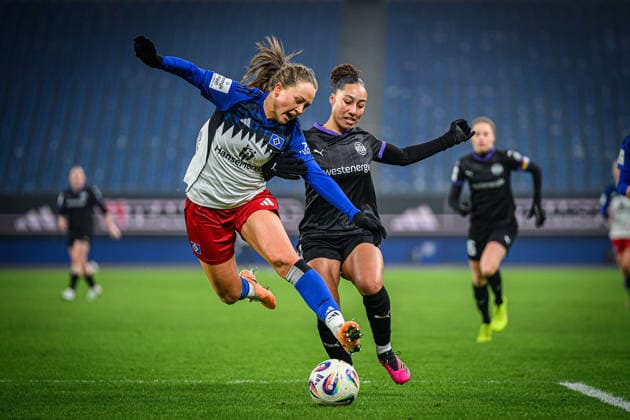 Fußball I Frauen I Saison 2025-2026 I Bundesliga I 15. Spieltag I Hamburger SV - SGS Essen I 25.01.2026 Camilla Linberg (47, Hamburger SV), Vanessa Fürst (8, SGS Essen) Hamburg Volksparkstadion Hamburg Deutschland Copyright: xLobecax xHenningxRohlfsx