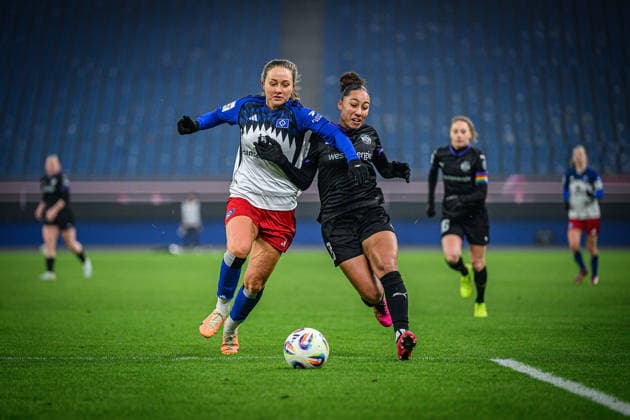 Fußball I Frauen I Saison 2025-2026 I Bundesliga I 15. Spieltag I Hamburger SV - SGS Essen I 25.01.2026 Camilla Linberg (47, Hamburger SV), Vanessa Fürst (8, SGS Essen) Hamburg Volksparkstadion Hamburg Deutschland Copyright: xLobecax xHenningxRohlfsx