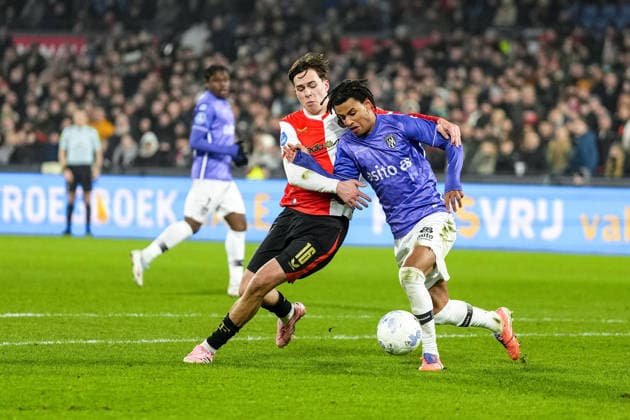 Eredivisie: Feyenoord Rotterdam v Heracles Almelo Rotterdam - Leo Sauer of Feyenoord, Mimeirhel Benita of Heracles Almelo during the twentieth competition round of the 2025 2026 Eredivisie season. The match is set between Feyenoord Rotterdam and Heracles Almelo at Stadion Feijenoord De Kuip on 25 January 2026 in Rotterdam, The Netherlands. Copyright: xYannickxVerhoevenx