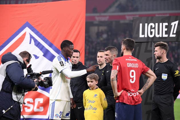 LOSC Lille v RC Strasbourg Alsace - Ligue 1 McDonald s 2025 2026 23 Mamadou SARR (rcsa) - Willy DELAJOD (ARBITRE) during the Ligue 1 McDonald s match between Lille and Strasbourg at Stade Pierre Mauroy on January 25, 2026 in Lille, France. Lille France  Copyright: xFEPx 776348262
