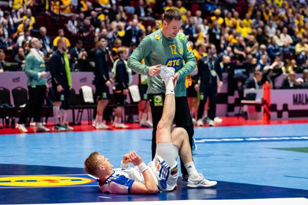 Iceland v Sweden, EHF EURO 2026, Malmo, Sweden Malmo, Sweden. 25th of January, 2026. Andreas Palicka (12) of Sweden and Ellidi Vidarsson (18) of Iceland seen during the mens EHF Euro 2026 match between Iceland and Sweden at Malmo Arena in Malmo. Sweden, Malmo, Malmö Arena  Copyright: xGonzalesxPhoto TobiasxJorgensenx