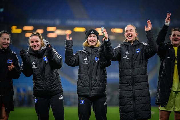 Fußball I Frauen I Saison 2025-2026 I Bundesliga I 15. Spieltag I Hamburger SV - SGS Essen I 25.01.2026 Maria Mikolajova (27, Hamburger SV), Laura Sieger (18, Hamburger SV), Sophie Alice Profe (14, Hamburger SV), Victoria Schulz (19, Hamburger SV), Lea Paulick (25, Hamburger SV) Hamburg Volksparkstadion Hamburg Deutschland Copyright: xLobecax xHenningxRohlfsx