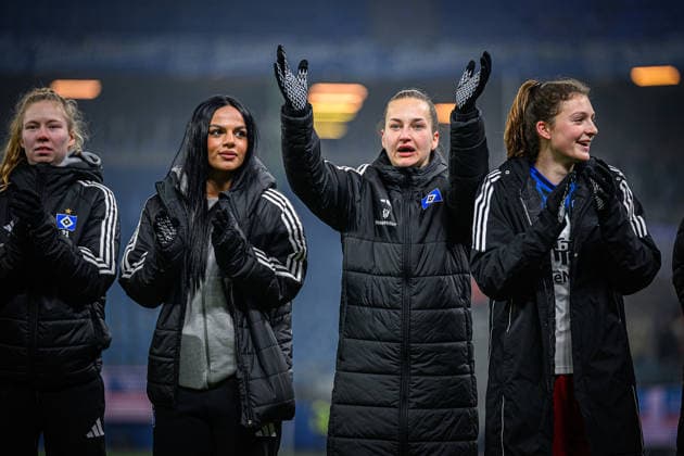 Fußball I Frauen I Saison 2025-2026 I Bundesliga I 15. Spieltag I Hamburger SV - SGS Essen I 25.01.2026 Jaqueline Dönges (21, Hamburger SV), Nigar Mirzaliyeva, Emilia Angelika Hirche (20, Hamburger SV), Lotta Wrede (32, Hamburger SV) Hamburg Volksparkstadion Hamburg Deutschland Copyright: xLobecax xHenningxRohlfsx