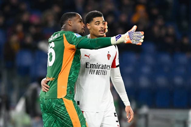 Foto IPP Cavaliere Emiliano. Roma 25 01 2026 Calcio Campionato Serie A 2025-2026. Roma - Milan. Nella foto: Mike Maignan rimprovera Koni De Winter. Italy Photo Press - World Copyright italy ITALY  Copyright: xR4924_italyphotopressx