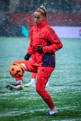 Giulia Gwinn 7 (FC Bayern Muenchen Frauen) warm-up, FC Bayern Muenchen Frauen vs. RB Leipzig Frauen, Fussball, Frauen, Google Pixel Bundesliga, Saison 2025 2026, 15. Spieltag, 25.01.2026 DFB regulations prohibit any use of photographs as image sequences and or quasi-video Muenchen Bayern Deutschland
