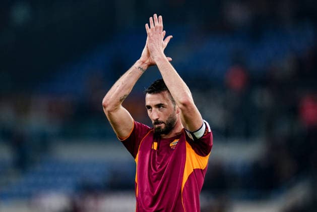 AS Roma v AC Milan - Serie A Enilive Bryan Cristante of AS Roma greets the fans at the end of the Serie A Enilive match between AS Roma and AC Milan at Stadio Olimpico on January 25, 2026 in Rome, Italy. Rome Stadio Olimpico Lazio Italy Copyright: xGiuseppexMaffiax 260125_SERIEA_Roma-Milan_GM_02548