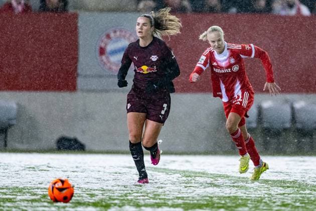 Andrea Norheim (RB Leipzig, 3) und Pernille Harder (FC Bayern Muenchen Frauen, 21) GER, FC Bayern Muenchen Frauen vs. RB Leipzig, Fussball, Google Pixel Frauen-Bundesliga, 15. Spieltag, Saison 2025 2026, 25.01.2026. (DFL DFB REGULATIONS PROHIBIT ANY USE OF PHOTOGRAPHS as IMAGE SEQUENCES and or QUASI-VIDEO). GER, FC Bayern Muenchen Frauen vs. RB Leipzig, Fussball, Google Pixel Frauen-Bundesliga, 15. Spieltag, Saison 2025 2026, 25.01.2026. Muenchen Copyright: xEibner-Pressefoto HeikexFeinerx EP_HFR