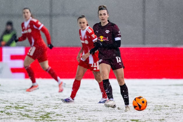 Sandra Starke (RB Leipzig, 13) GER, FC Bayern Muenchen Frauen vs. RB Leipzig, Fussball, Google Pixel Frauen-Bundesliga, 15. Spieltag, Saison 2025 2026, 25.01.2026. (DFL DFB REGULATIONS PROHIBIT ANY USE OF PHOTOGRAPHS as IMAGE SEQUENCES and or QUASI-VIDEO). GER, FC Bayern Muenchen Frauen vs. RB Leipzig, Fussball, Google Pixel Frauen-Bundesliga, 15. Spieltag, Saison 2025 2026, 25.01.2026. Muenchen Copyright: xEibner-Pressefoto HeikexFeinerx EP_HFR