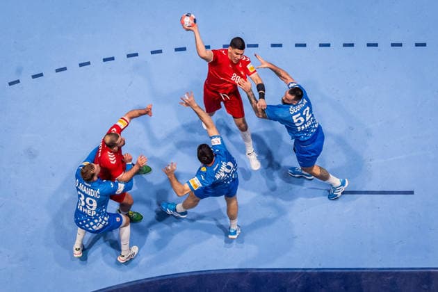 260125 Luka Maros of Switzerland against Marko Mamic and Leon Susnja of Croatia during the EHF European Handball Championship main round match between Switzerland and Croatia on January 25, 2026 in Malmö. Photo: Petter Arvidson BILDBYRAN kod PA PA1139 handball handboll handball handbolls-em 2026 schweiz croatia ehf european handball championship switzerland kroatien bbeng grappa33 Copyright: PETTERxARVIDSON BB260125PA285