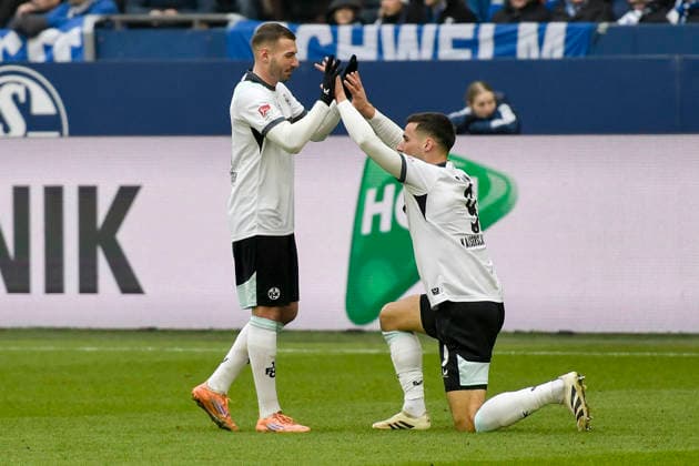 Ivan Prtajin (Kaiserslautern 9) jubelt nach dem Tor zum 1:0 mit Atanas Chernev (Kaiserslautern 16) 25.01.2026 Fussball FC Schalke 04 vs 1. FC Kaiserslautern, Veltins-Arena, Gelsenkirchen, DFB DFL REGULATIONS PROHIBIT ANY USE OF PHOTOGRAPHS AS IMAGE SEQUENCES AND OR QUASI-VIDEO