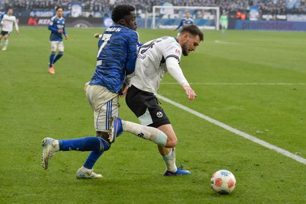 v. li. im Zweikampf Christian Gomis (Schalke 7) Atanas Chernev (Kaiserslautern 16) 25.01.2026 Fussball FC Schalke 04 vs 1. FC Kaiserslautern, Veltins-Arena, Gelsenkirchen, DFB DFL REGULATIONS PROHIBIT ANY USE OF PHOTOGRAPHS AS IMAGE SEQUENCES AND OR QUASI-VIDEO