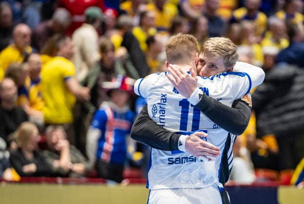 MALMÖ, SWEDEN 20260125 Iceland s Ãmir Örn Gislason and goalkeeper Viktor Gisli Hallgrimsson after the intermediate round match of the European Handball Championship between Iceland and Sweden at Malmö Arena, Malmö, Sweden, January 25, 2026. MALMÖHANDBOLLS-EM 2026 ISLAND-SVERIGE SWEDEN x50090x