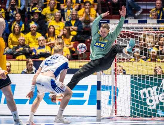 MALMÖ, SWEDEN 20260125 Sweden s team captain Andreas Palicka saves a shot from Iceland s ElliÃ°i ViÃ°arsson during the intermediate round match of the European Handball Championship between Iceland and Sweden at Malmö Arena, Malmö, Sweden, January 25, 2026. MALMÖHANDBOLLS-EM 2026 ISLAND-SVERIGE SWEDEN x50090x *** MALMÖ, SWEDEN 20260125 Sweden s team captain Andreas Palicka saves a shot from Iceland s ElliÃ°i ViÃ°arsson during the intermediate round match of the European Handball Championship between Iceland and Sweden at Malmö Arena, Malmö, Sweden, January 25, 2026 MALMÖHANDBOLLS EM 2026 ISLAND SWEDEN x50090x  Copyright: xJohanxNilssonx xTTx EUROPEAN HANDBALL CHAMPIONSHIP 2026 ICELAND-SWEDEN
