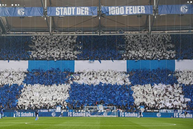 2. Bundesliga - FC Schalke 04 - 1. FC Kaiserslautern am 25.01.2026 in der Veltins-Arena auf Schalke Die Schalke Fans in der Nordkurve mit einer Choreo, Choreographie, Choreografie