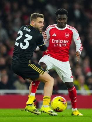 Luke Shaw of Manchester United, ManU and Bukayo Saka of Arsenal Arsenal v Manchester United, Premier League, Football, Emirates Stadium, London, UK - 25 Jan 2026London Emirates Stadium United Kingdom EDITORIAL USE ONLY No use with unauthorised audio, video, data, fixture lists, club league logos or live services. Online in-match use limited to 120 images, no video emulation. No use in betting, games or single club league player publications. Copyright: xJavierxGarcia Shutterstockx 16426081ee