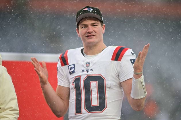 DENVER, CO - JANUARY 25: New England Patriots quarterback Drake Maye (10) looks on after a win against the Denver Broncos in the AFC Championship Game at Empower Field at Mile High on January 25, 2026 in Denver, Colorado. (Photo by Dustin Bradford Icon Sportswire) NFL, American Football Herren, USA JAN 25 AFC Championship Game Patriots at Broncos EDITORIAL USE ONLY Icon132260125061