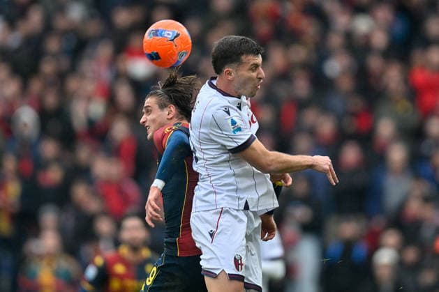 CALCIO - Serie A - Genoa CFC vs Bologna FC Lorenzo Colombo (Genoa CFC) - Nicolo Casale (Bologna FC 1909) during Genoa CFC vs Bologna FC, Italian soccer Serie A match in Genoa, Italy, January 25 2026 Genoa Italy  Copyright: xIPAxSport ABACAx