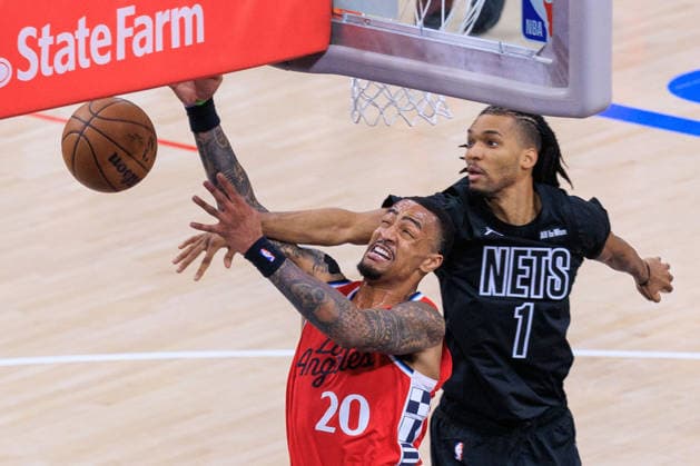 January 25, 2026, Inglewood, California, USA: John Collins 20 of the Los Angeles Clippers is fouled by Ziaire Williams 1 of the Brooklyn Nets during their 2026 NBA, Basketball Herren, USA regular season game on Sunday January 25, 2026 at Intuit Dome Arena in Inglewood, California. JAVIER ROJAS PI Inglewood USA - ZUMAp124 20260125_zaa_p124_002 Copyright: xJavierxRojasx