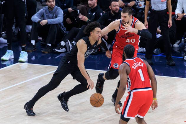 January 25, 2026, Inglewood, California, USA: Jalen Wilson 22 of the Brooklyn Nets drives as Ivica Zubac 40 of the Los Angeles Clippers defends during their regular season NBA, Basketball Herren, USA game on Sunday January 25, 2026 at Intuit Dome in Inglewood, California. Clippers defeat Nets, 126-89. ARIANA RUIZ PI Inglewood USA - ZUMAp124 20260125_zaa_p124_046 Copyright: xArianaxRuizx
