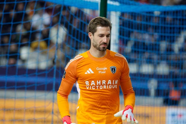 French League One - PFC vs Angers PFC’s Kevin Trapp during the 2025-26 French soccer League One game, PFC vs Angers in Jean Bouin Stadium, Paris, France on January 25th, 2026. Photo by Henri Szwarc ABACAPRESS.COM Paris France  Copyright: xSzwarcxHenri ABACAx