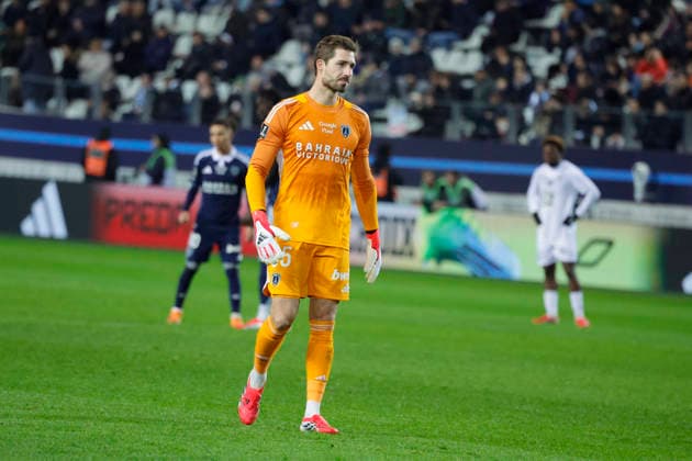 French League One - PFC vs Angers PFC’s Kevin Trapp during the 2025-26 French soccer League One game, PFC vs Angers in Jean Bouin Stadium, Paris, France on January 25th, 2026. Photo by Henri Szwarc ABACAPRESS.COM Paris France  Copyright: xSzwarcxHenri ABACAx