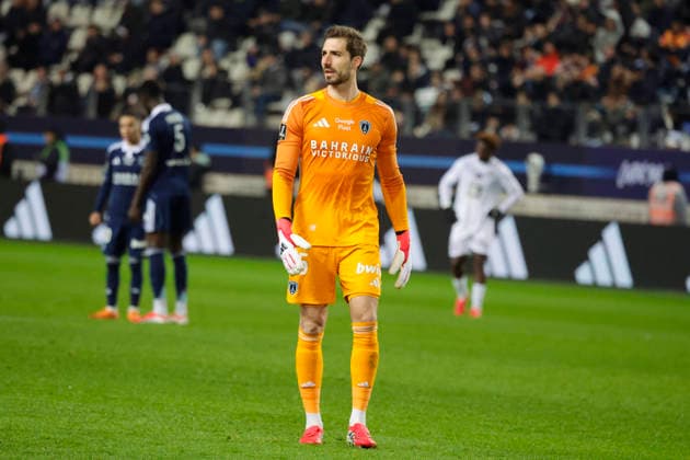 French League One - PFC vs Angers PFC’s Kevin Trapp during the 2025-26 French soccer League One game, PFC vs Angers in Jean Bouin Stadium, Paris, France on January 25th, 2026. Photo by Henri Szwarc ABACAPRESS.COM Paris France  Copyright: xSzwarcxHenri ABACAx
