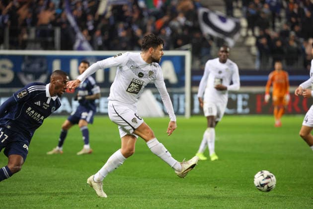 Paris FC - Angers (J19 Ligue 1 McDonald s) 25 janvier 2026 Paris FC - Angers J19 Ligue 1 McDonald s 25 janvier 2026 Adama Camara , Louis Mouton Paris FC - Angers J19 Ligue 1 McDonald s 25 janvier 2026 au stade Jean Bouin o Paris. Paris FC vs. Angers Matchday 19 of Ligue 1 McDonald s January 25, 2026, at Jean Bouin Stadium in Paris.  Copyright: xFabricexChasseryx  Copyright: xIMAGO FabricexChasseryx