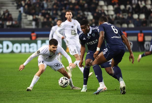 Paris FC - Angers (J19 Ligue 1 McDonald s) 25 janvier 2026 Paris FC - Angers J19 Ligue 1 McDonald s 25 janvier 2026 Marshall Munetsi et Louis Mouton Paris FC - Angers J19 Ligue 1 McDonald s 25 janvier 2026 au stade Jean Bouin o Paris. Paris FC vs. Angers Matchday 19 of Ligue 1 McDonald s January 25, 2026, at Jean Bouin Stadium in Paris.  Copyright: xFabricexChasseryx  Copyright: xIMAGO FabricexChasseryx