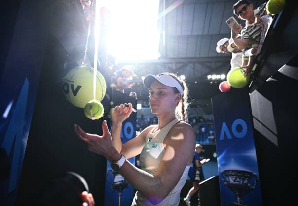 TENNIS AUSTRALIAN OPEN, Elena Rybakina of Kazakhstan signs autographs following her win in the Women™s 4th round match against Elise Mertens of Belgium on day 9 of the 2026 Australian Open tennis tournament at Melbourne Park in Melbourne, Monday, January 26, 2026. ( NO ARCHIVING MELBOURNE VICTORIA AUSTRALIA  Copyright: xJOELxCARRETTx 20260126198239097633