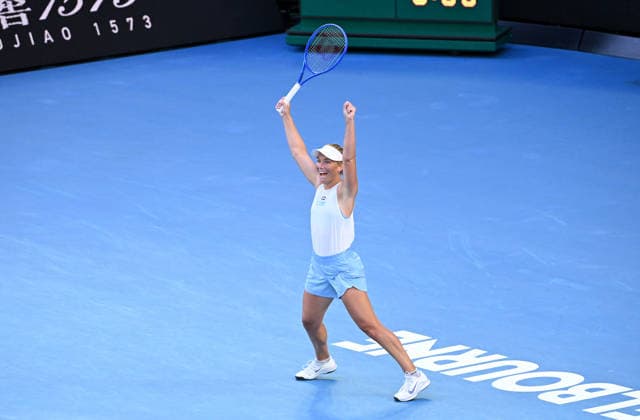 TENNIS AUSTRALIAN OPEN, Maddison Inglis of Australia celebrates winning a game during the Women™s 4th round match against Iga Swiatek of Poland on day 9 of the 2026 Australian Open tennis tournament at Melbourne Park in Melbourne, Monday, January 26, 2026. ( NO ARCHIVING MELBOURNE VICTORIA AUSTRALIA  Copyright: xJAMESxROSSx 20260126169625599620
