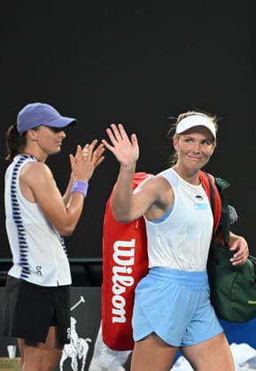 TENNIS AUSTRALIAN OPEN, Maddison Inglis of Australia waves to the crowd as she leaves the court following the Women™s 4th round match against Iga Swiatek of Poland on day 9 of the 2026 Australian Open tennis tournament at Melbourne Park in Melbourne, Monday, January 26, 2026. ( NO ARCHIVING MELBOURNE VICTORIA AUSTRALIA  Copyright: xJAMESxROSSx 20260126124526399390