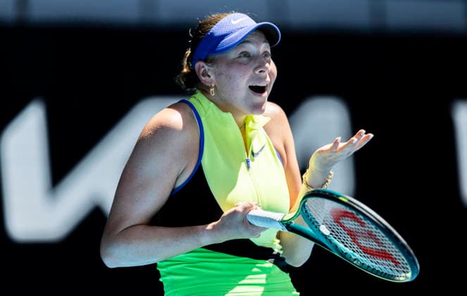 (260126) -- MELBOURNE, Jan. 26, 2026 -- Amanda Anisimova of the United States reacts during the women s singles 4th round match between Wang Xinyu of China and Amanda Anisimova of the United States at the Australian Open tennis tournament in Melbourne, Australia, Jan. 26, 2026. (Photo by Xinhua) (SP)AUSTRALIA-MELBOURNE-TENNIS-AUSTRALIAN OPEN-WOMEN S SINGLES HuxJingchen 